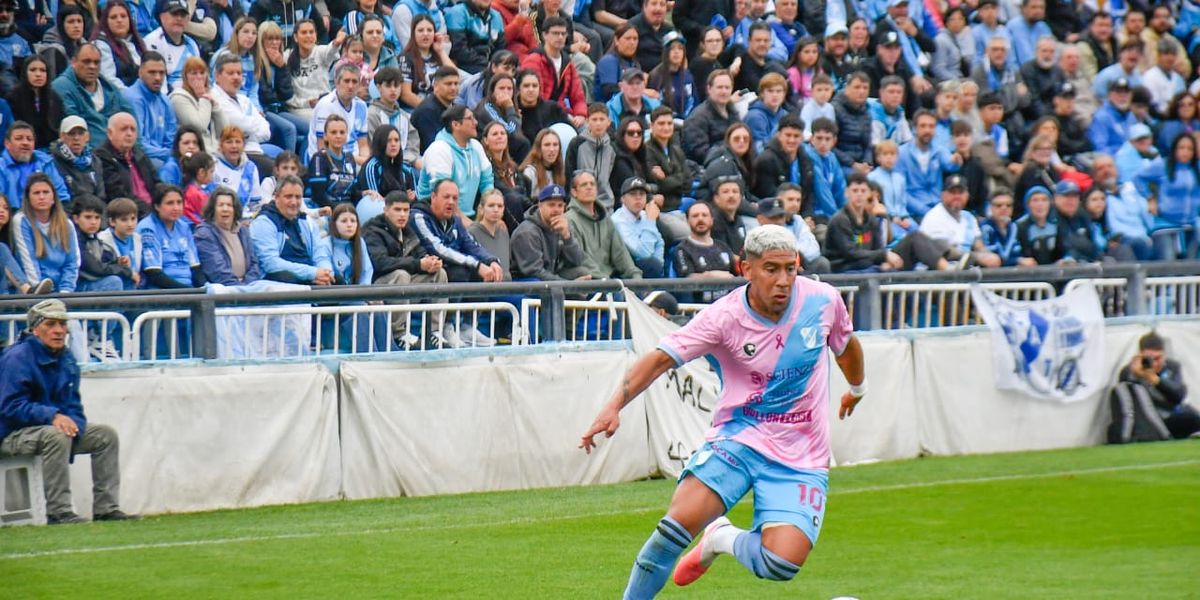 Luciano Nieto, una de las figuras de Temperley ante Nueva Chicago.