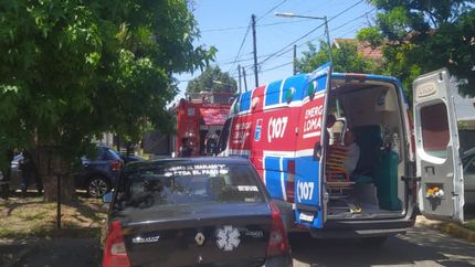 Bomberos de Lomas, Defensa Civil y Emergencias Lomas trabajaron en el lugar. Bomberos de Lomas, Defensa Civil y Emergencias Lomas trabajaron en el lugar.