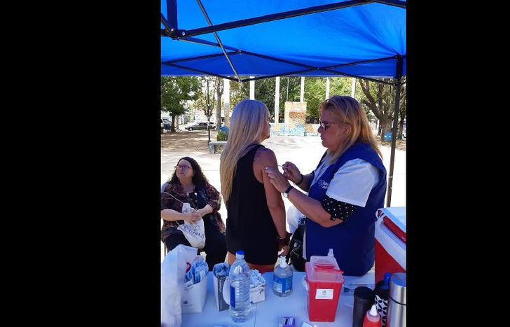 La apertura fue en las plazas del Campeón, de Banfield Este, y la Espora, de Temperley oeste.