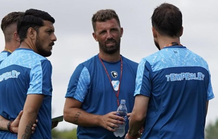 El DT del Celeste hace cambios obligados ante el Tricolor.
