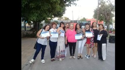 Parte de los alumnos de los más de 10 talleres que dicta el espacio.