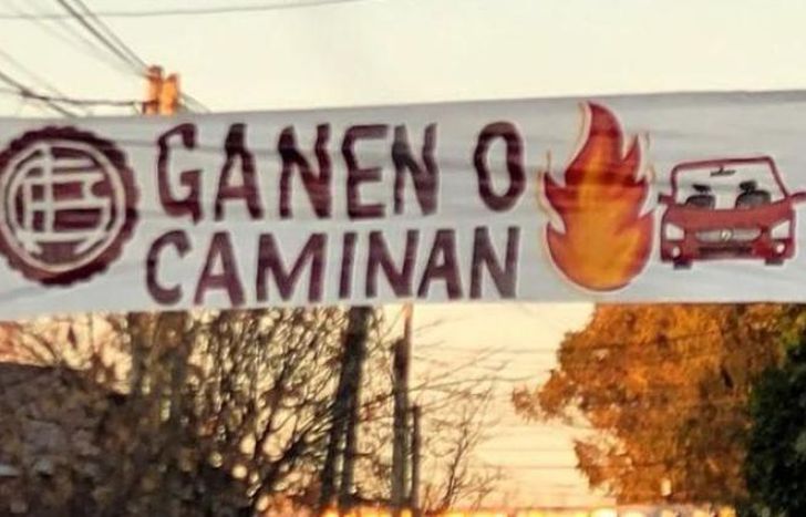 Uno de los pasacalles tiene una amenaza contundente a los jugadores.