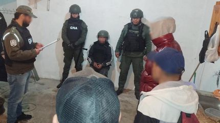 El momento de la detención del prófugo, en Budge.