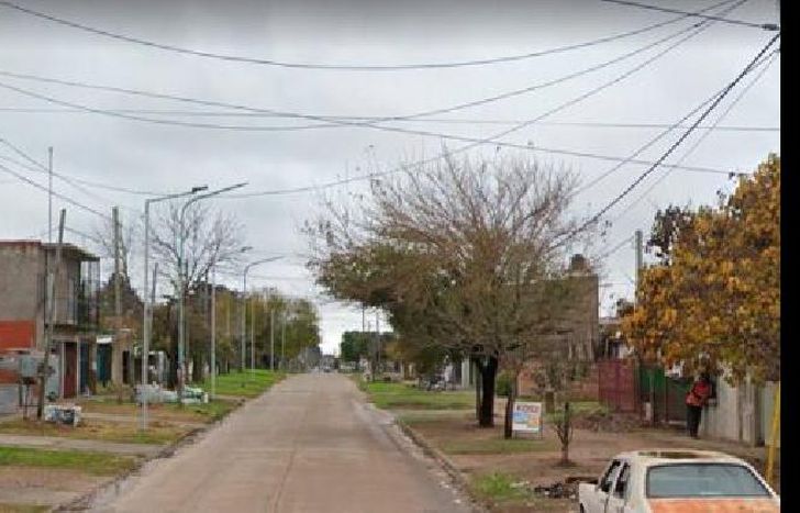 Estaba en la vereda de su casa ubicada en Tomás Alva Edison y Pio XII.