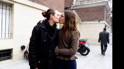 Con la consigna todo beso es político, organizaciones y partido de izquierda convocaron a una concentración en la puerta de la sede judicial