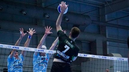 El Defe enfrentando a Ciudad.