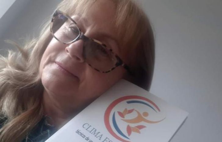 Este año, Adela sacó un libro sobre el tema.