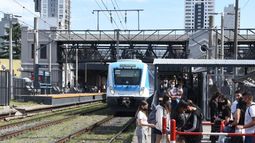 Demoras en el Tren Roca por un incendio.