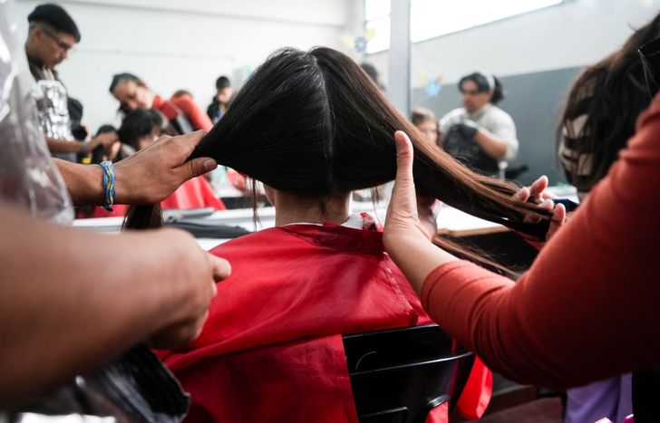Vecinos de Lomas aprenden oficios para tener una salida laboral y armar emprendimientos.