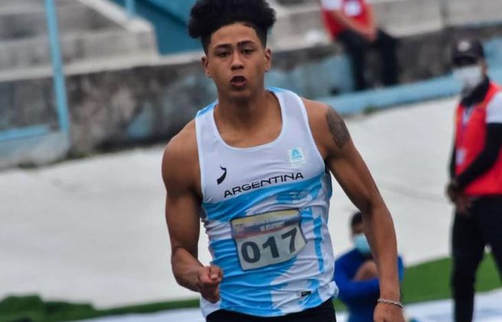 Joel compitió en salto en alto y la posta 4x100.