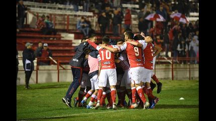 Kopriva se vio obligado a modificar el equipo por las lesiones y las suspensiones. Kopriva se vio obligado a modificar el equipo por las lesiones y las suspensiones.