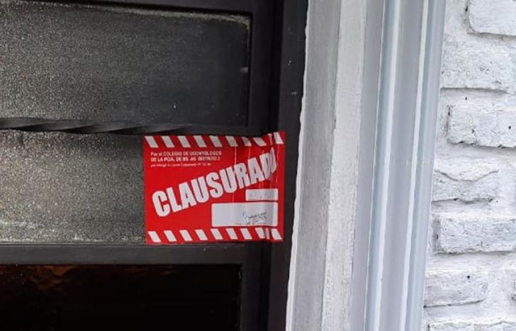 La faja de clausura colocada por la Policía en el allanamiento.