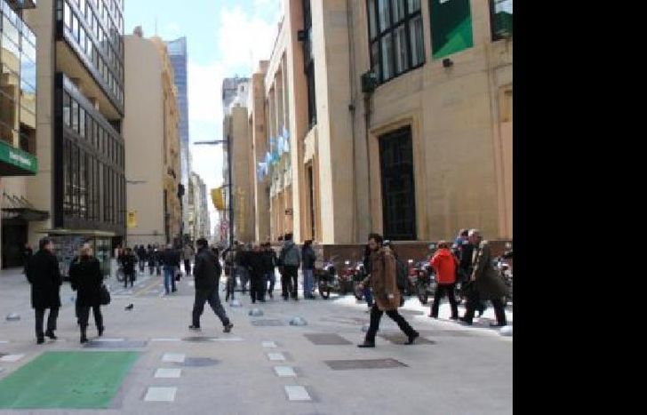 Los bancos buscan llevar calma y dicen que la situación está lejos de ser como en 2001.