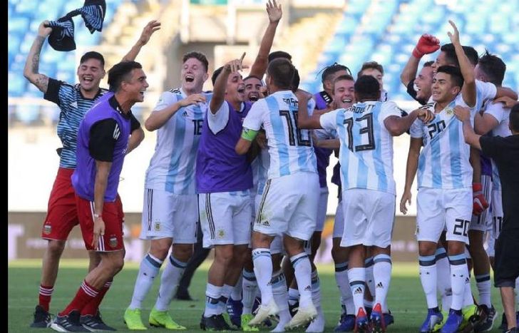 Ya clasificada al Mundial y a los Panamericanos, la Selección Argentina va por el título en Chile.