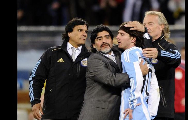 En el Barcelona hace cosas que en la Selección no, afirmó el ex jugador.