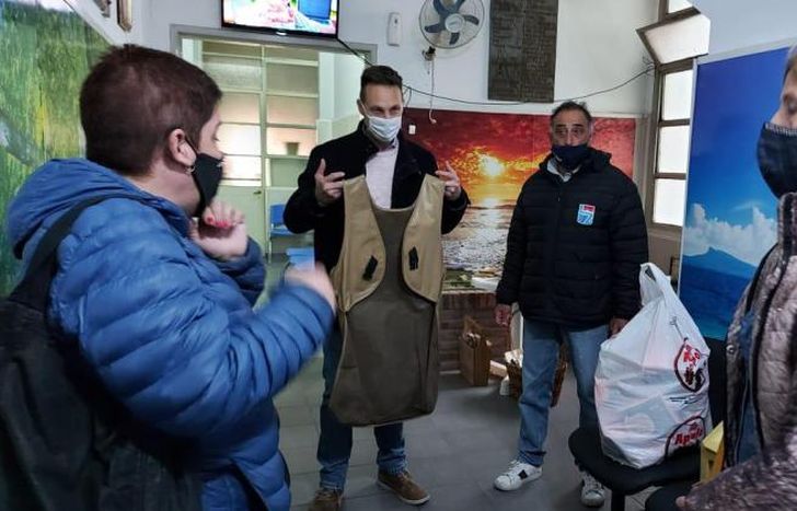También donaron un chaleco para realizar radiografías.