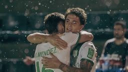 Banfield se abrazó un triunfo que vale doble.