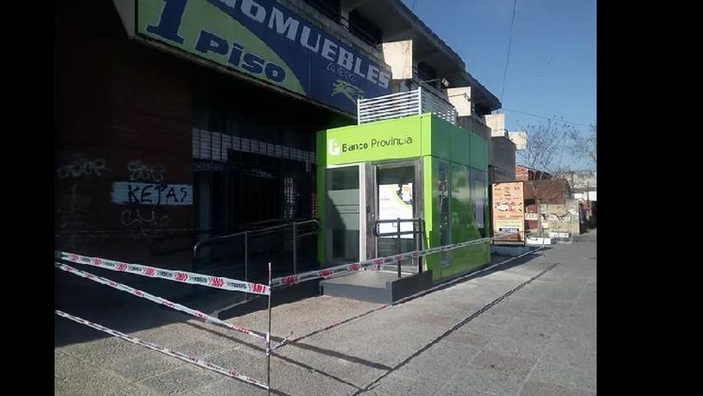 Instalan dos cajeros automáticos del Banco Provincia en El Jagüel