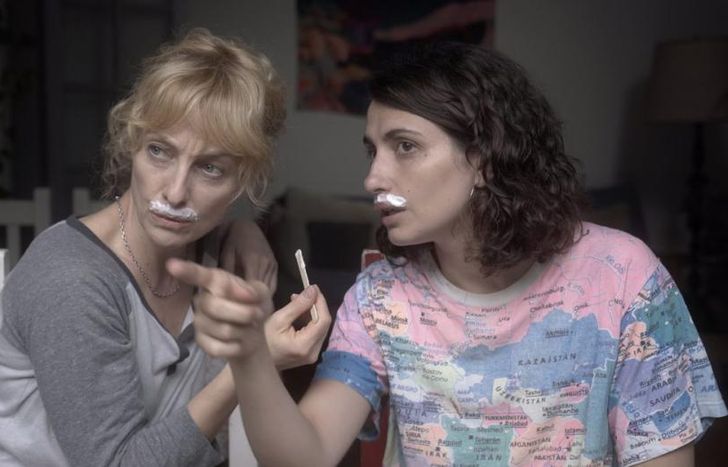 Mara Bestelli y Dana Crosa, en escena.