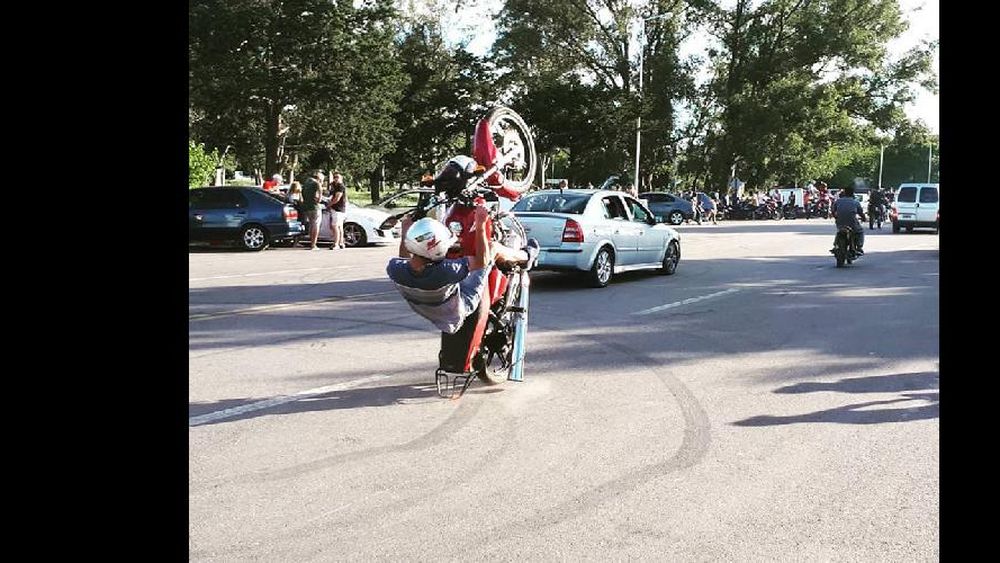 Piden controles para evitar las picadas de motos en Ezeiza