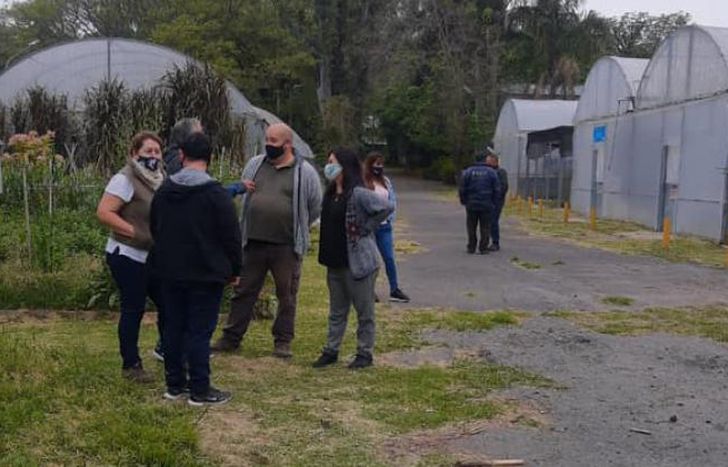 Las autoridades recorrieron el predio.