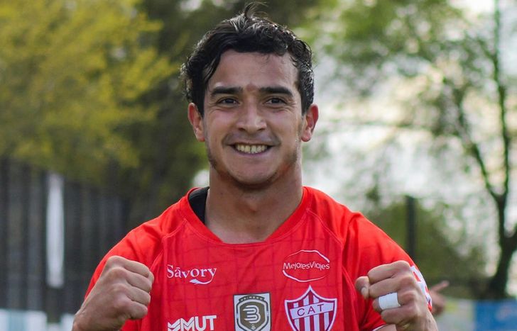 Matías Samaniego.abrió el marcador para Talleres de Escalada.