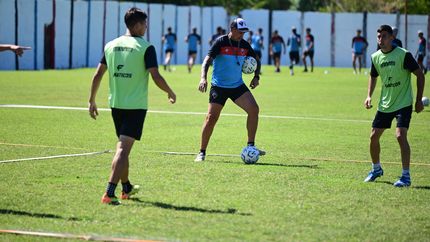 Pablo Nieva tiene completo el plantel de Brown de Adrogué. Pablo Nieva tiene completo el plantel de Brown de Adrogué.