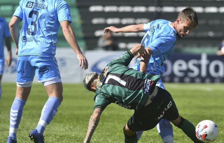 Temperley y Nueva Chicago, en un partido muy disputado.