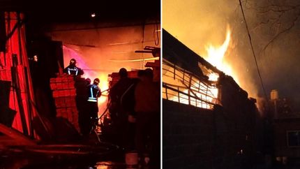 Cerca de 30 bomberos trabajaron en la maderera combatiendo las llamas.