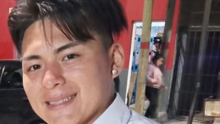 El joven que iba en moto perdió la vida en la escena del hecho.