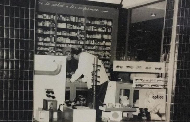 La farmacia junto a la óptica. Una rareza en estos tiempos.