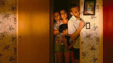 Una escena de Una casa con dos perros.