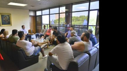 gray se reunio con trabajadores de cresta roja