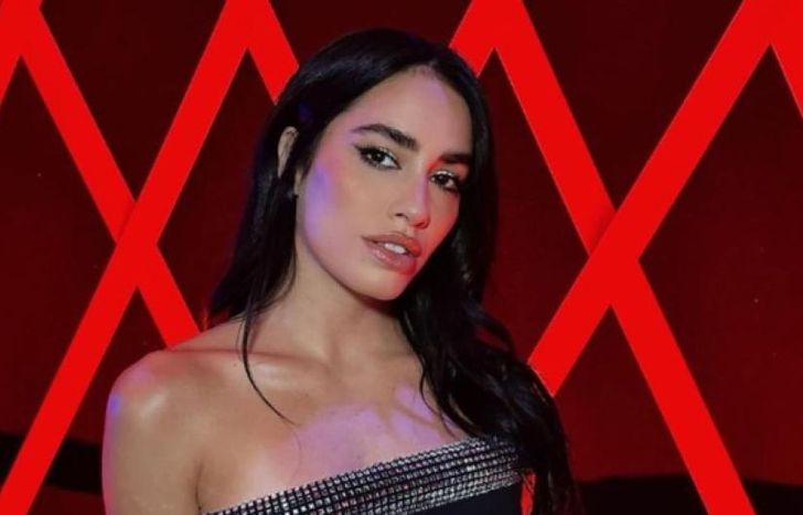 Lali toca en Vélez.