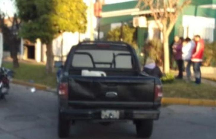 Una camioneta chocó con una moto en Lomas y hubo una víctima fatal.