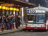 Empresas de colectivos que transitan por el AMBA decidieron reducir las frecuencias. Empresas de colectivos que transitan por el AMBA decidieron reducir las frecuencias.