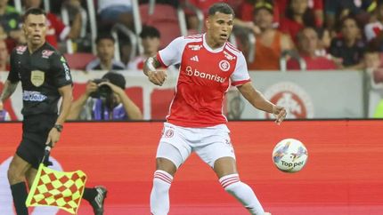 Lanús reclama por el pase de Aguirre.