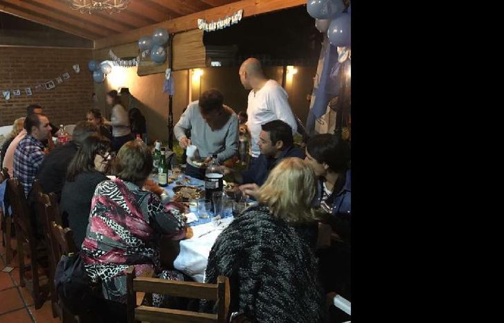 Los miembros de la Peña de Alta Gracia en una de sus habituales reuniones.