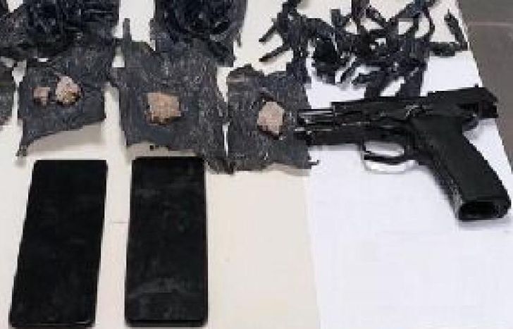 Dinero, drogas y armas incautadas en poder del clan familiar de Macaca.