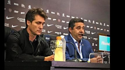 Schelotto, junto a Angelici, oficializaron la salida.