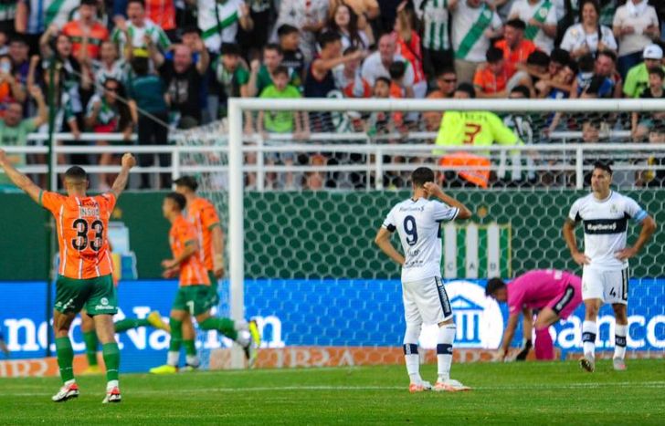 Banfield le ganó a Gimnasia y deberá esperar resultados de este domingo.