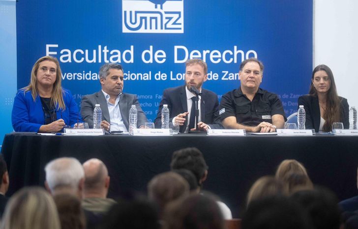 Otermín participó del Foro del Consejo de Seguridad y Justicia de Lomas de Zamora.&nbsp;