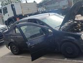 El auto robado en Lomas, recuperado por la Policía.