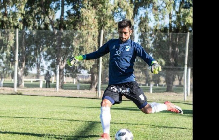 El arquero Julián Lucero, con contrato vigente, está en los planes de Aldirico.