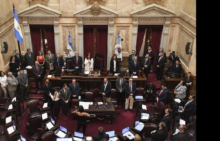 Se establecieron distintas normas tras varias horas de debate entre los senadores.
