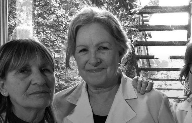 Lide, en el centro, junto a Mirella Pascual y Raquel Bank.