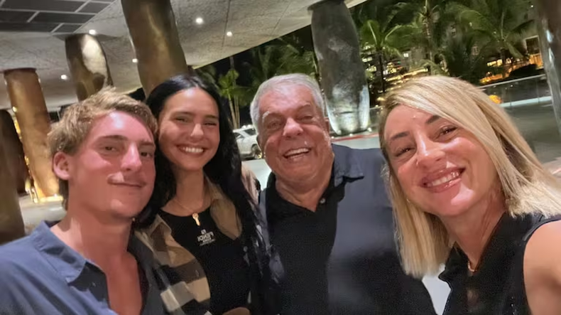 Juana Tinelli con la familia de su ex. 