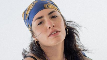 lali esposito, topless y amigos en el verano europeo