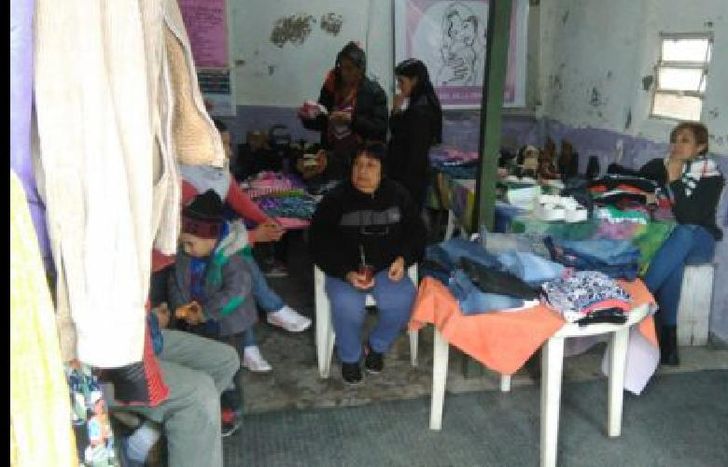 Para colaborar con las mujeres del barrio en un momento difícil del país.