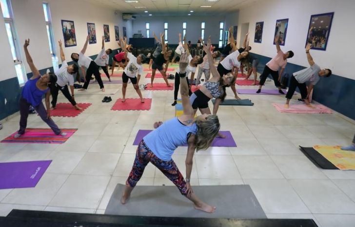 Hay actividades artísticas, musicales y clases pensadas para el ejercicio físico y la relajación